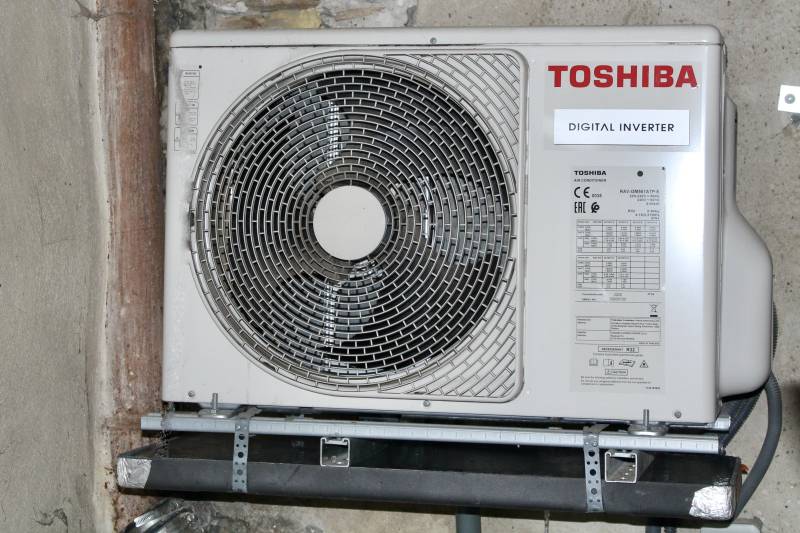Unité exterieure climatisation réversible Toshiba gainable à Lyon
